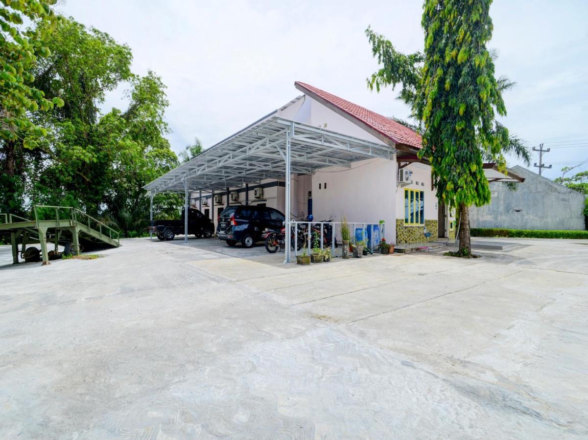 Oyo 90263 Hotel Diva Golf Bengkulu Luaran gambar