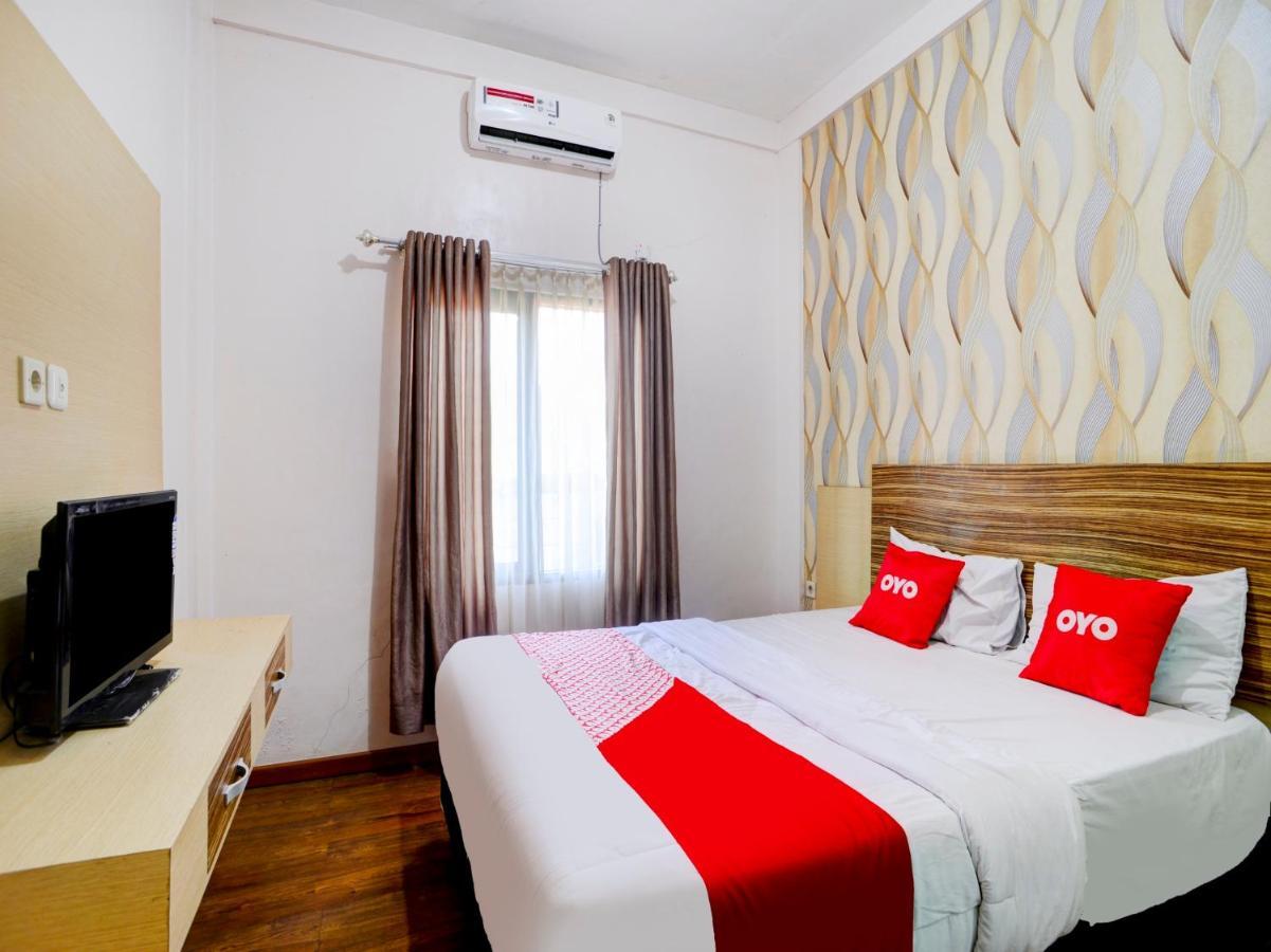 Oyo 90263 Hotel Diva Golf Bengkulu Luaran gambar