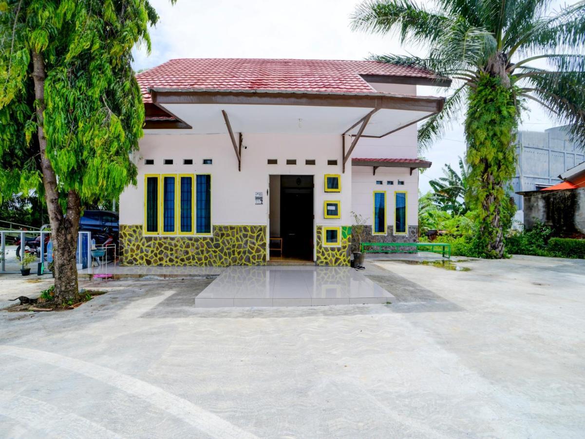 Oyo 90263 Hotel Diva Golf Bengkulu Luaran gambar
