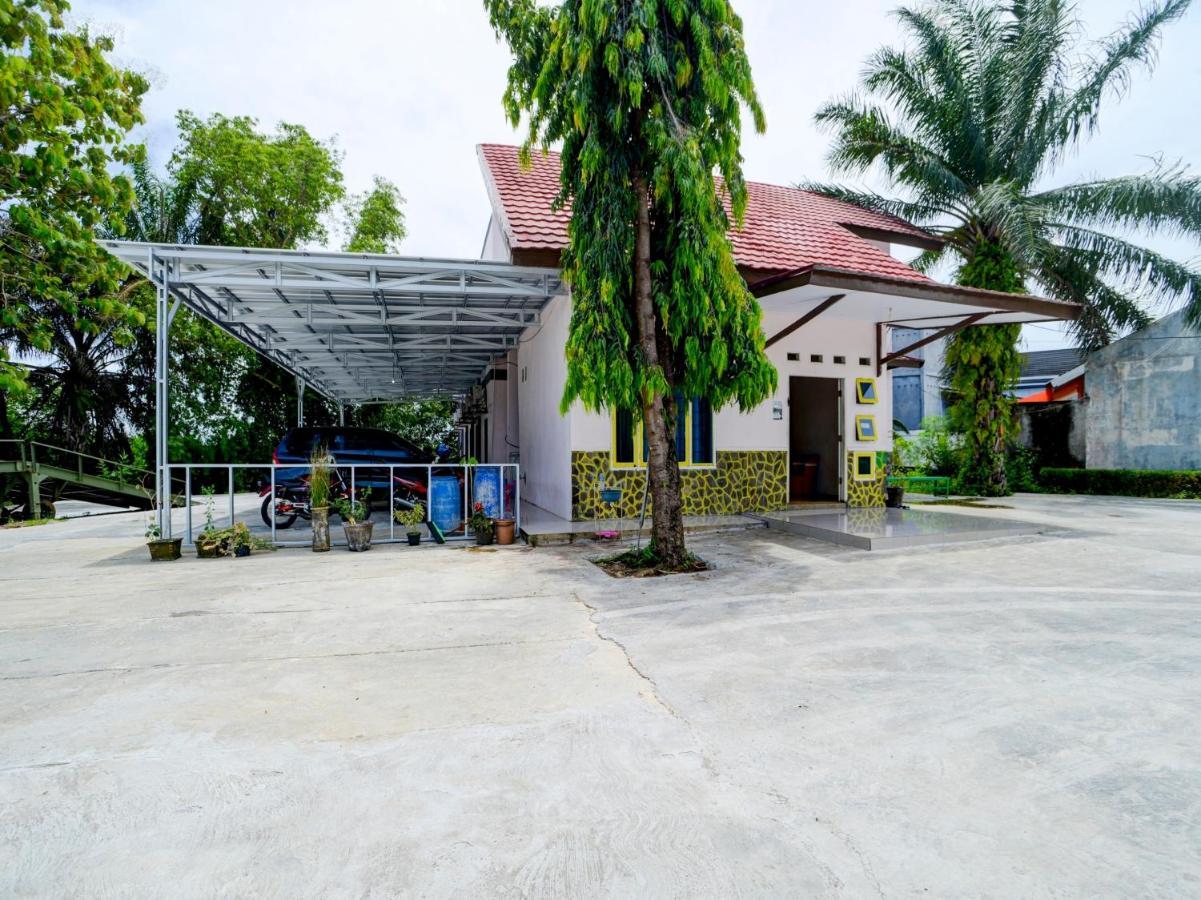 Oyo 90263 Hotel Diva Golf Bengkulu Luaran gambar