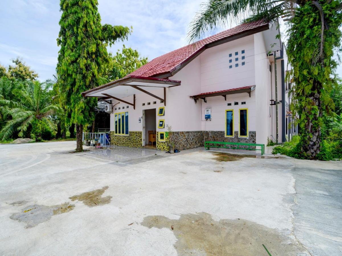 Oyo 90263 Hotel Diva Golf Bengkulu Luaran gambar
