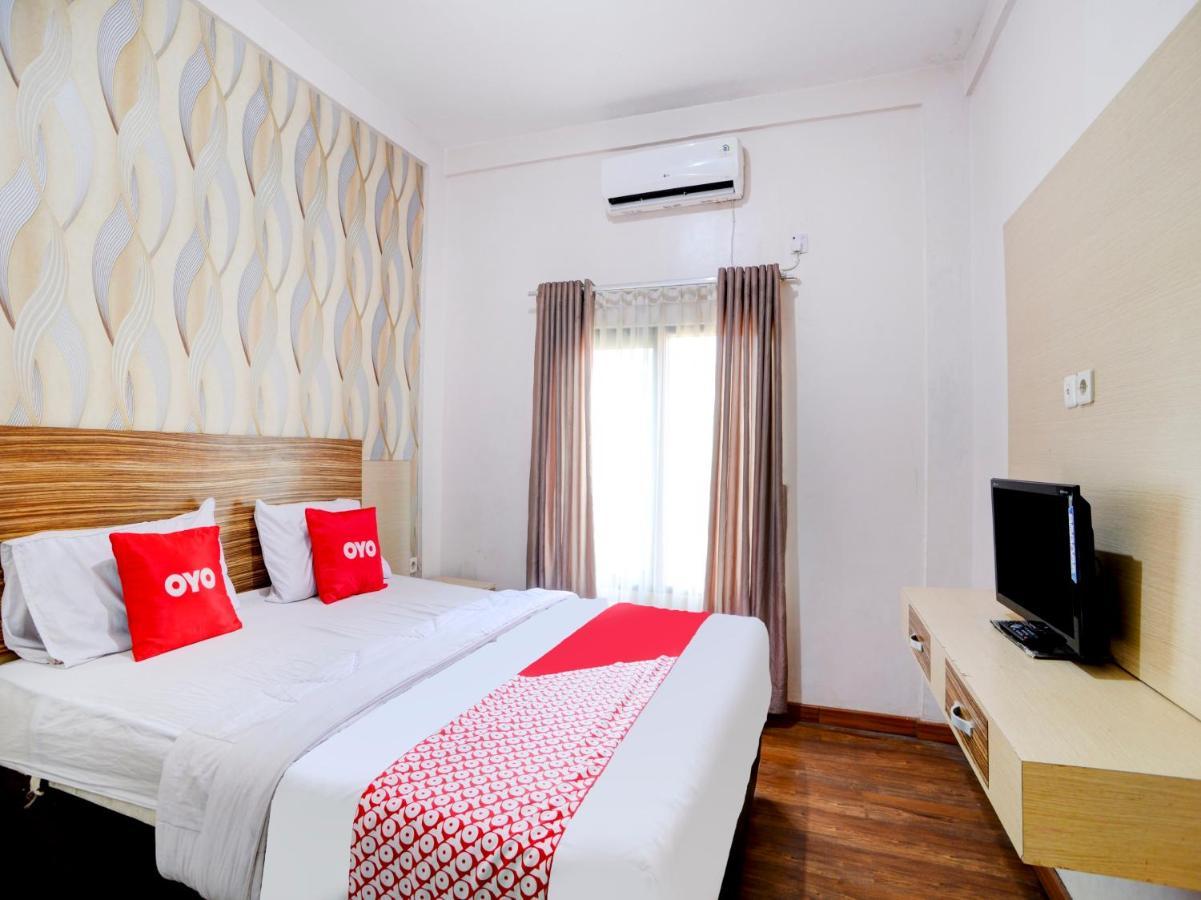 Oyo 90263 Hotel Diva Golf Bengkulu Luaran gambar