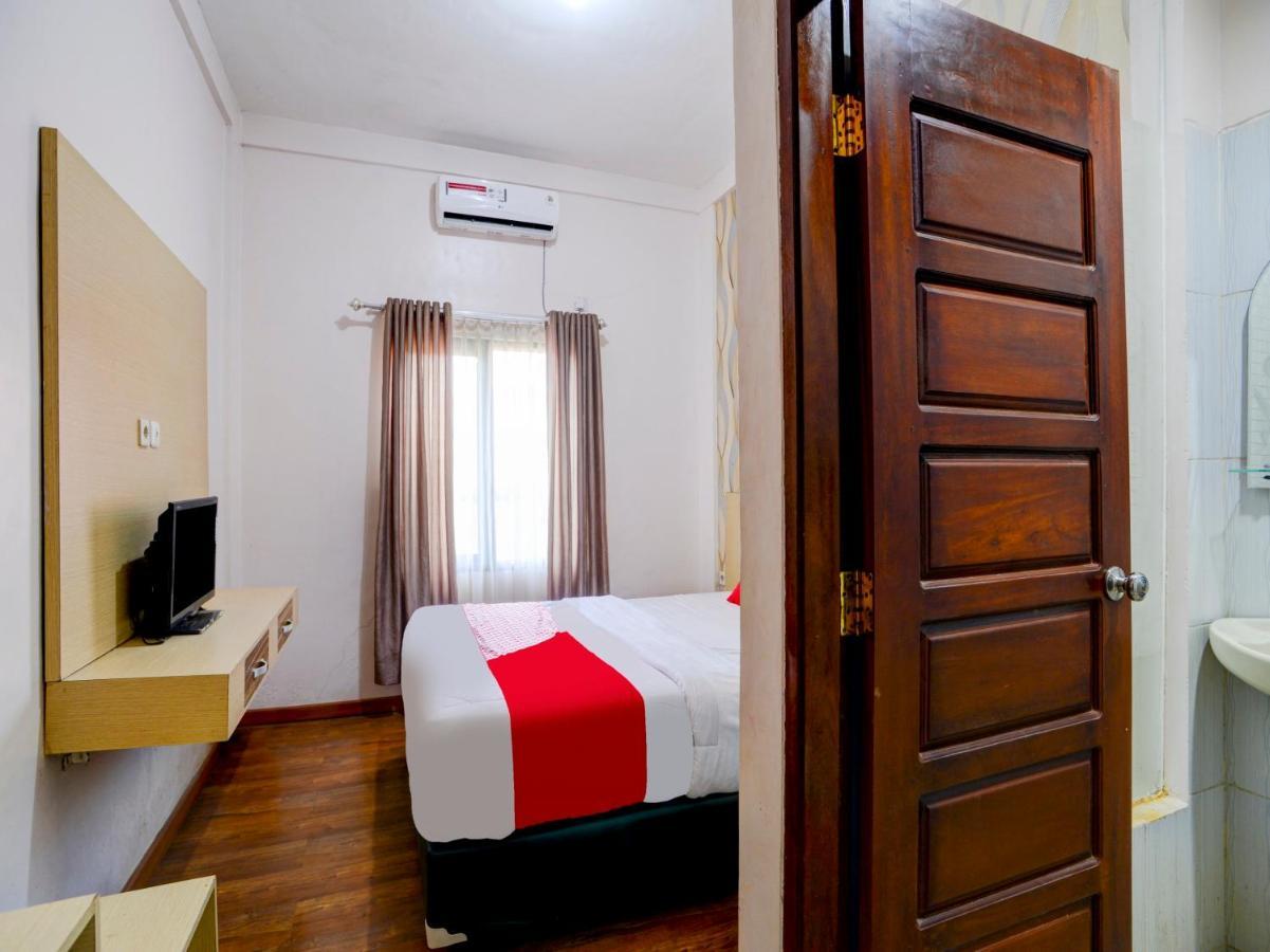 Oyo 90263 Hotel Diva Golf Bengkulu Luaran gambar